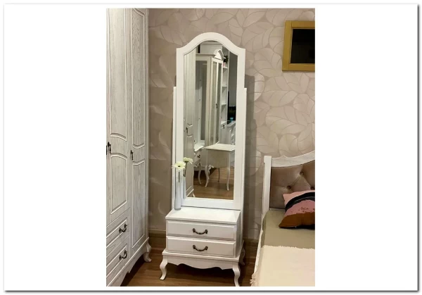 Зеркало напольное Авиньон из массива бука  заказать в Осколе по цене 38 880 руб. с доставкой в Старый Оскол, Губкин, Белгород